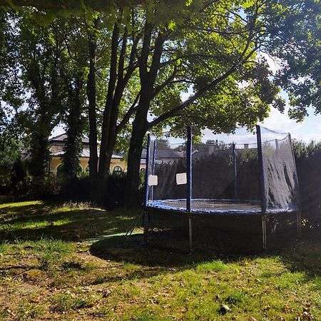 Zamek Usobi Apartment Bagian luar foto
