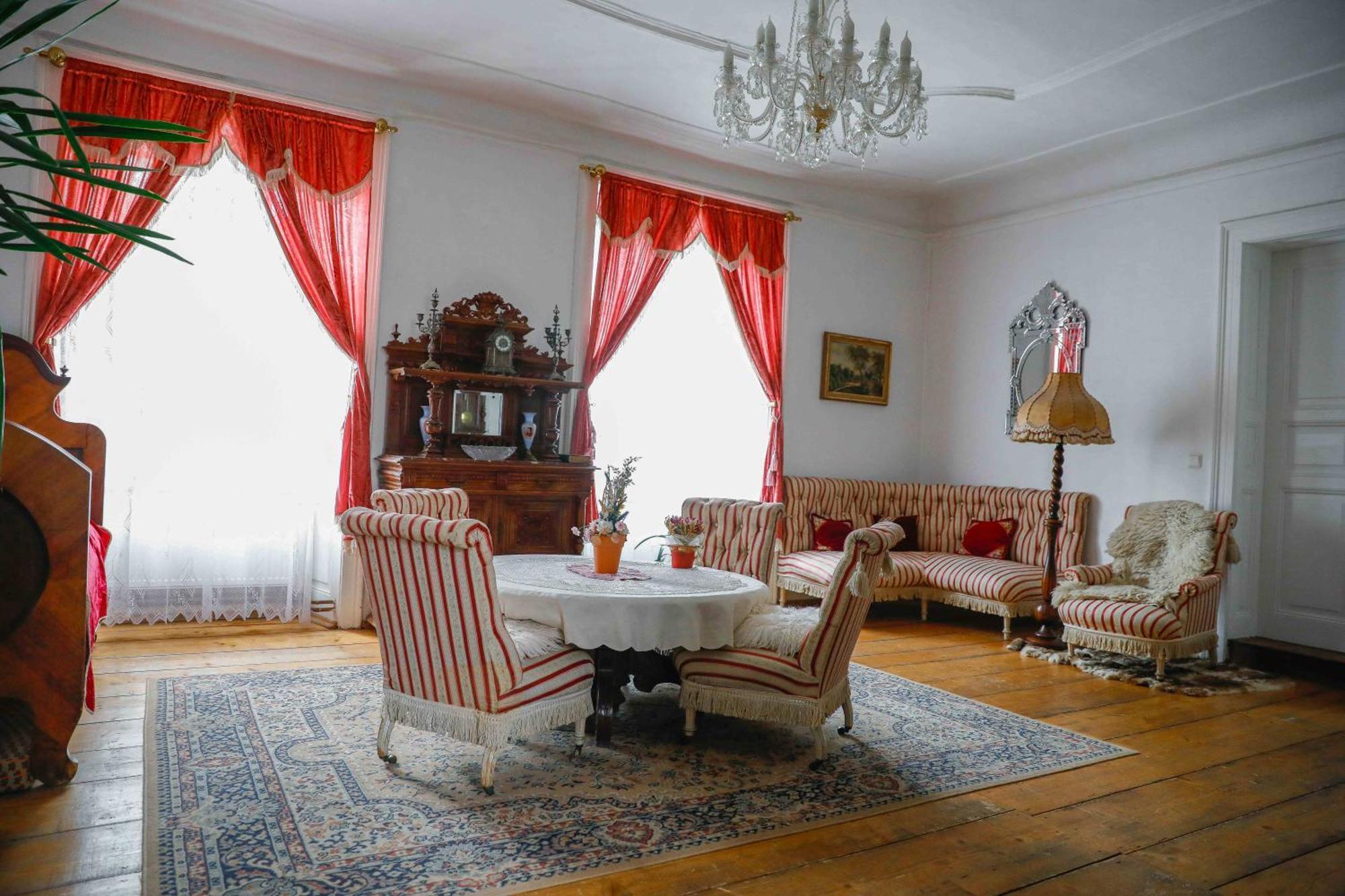 Zamek Usobi Apartment Bagian luar foto