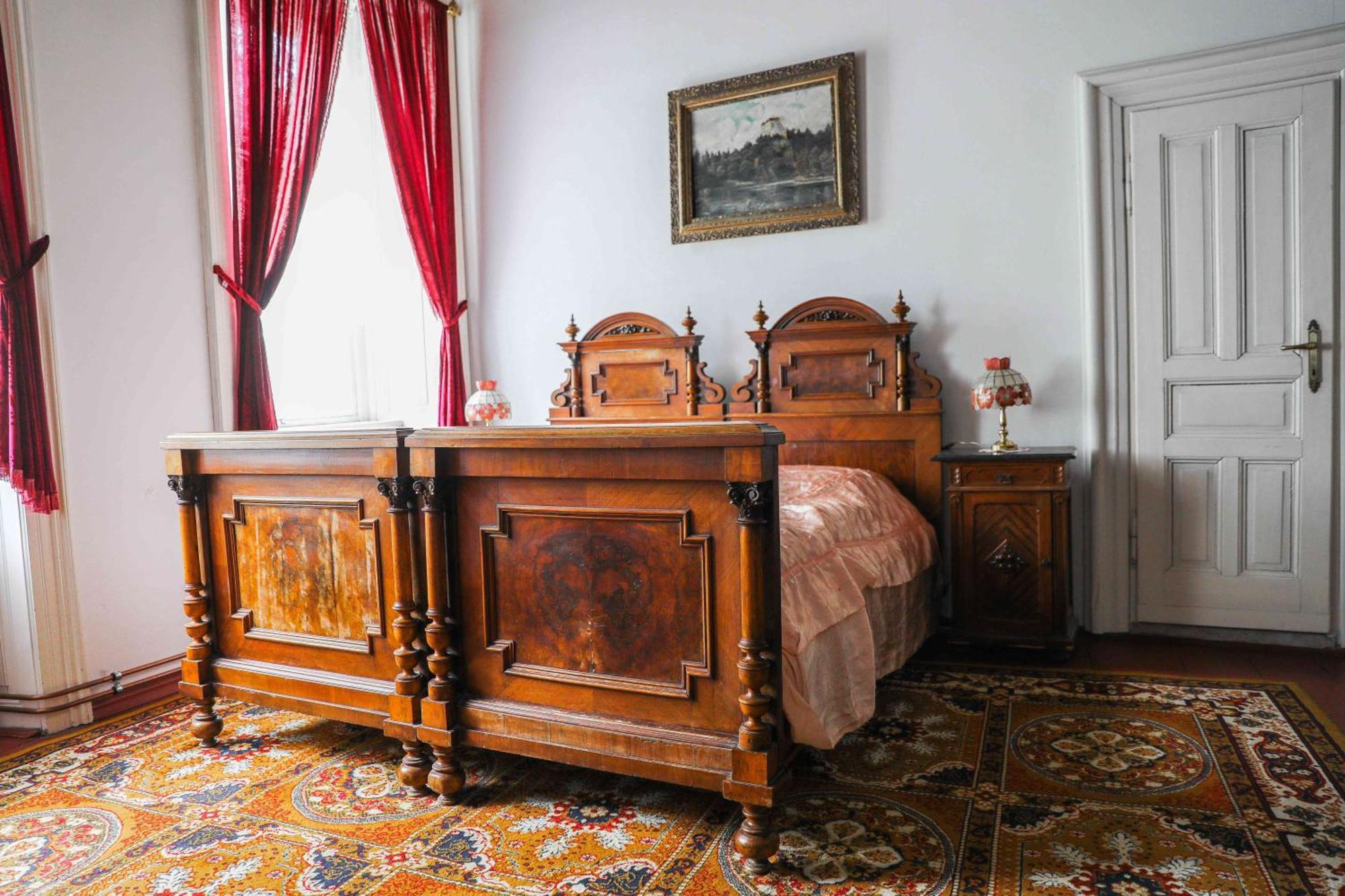 Zamek Usobi Apartment Bagian luar foto